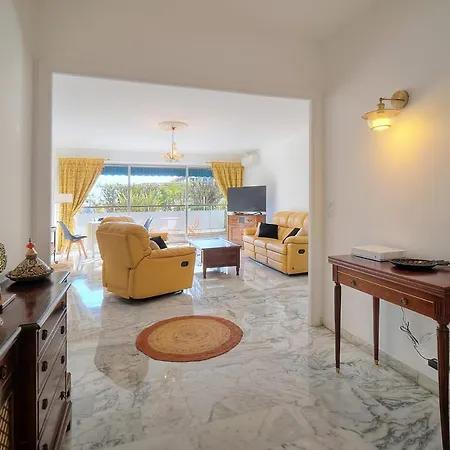 Immogroom - 100 M2 - Spacious - Terace - Parking - Air Conditioning Lägenhet Cannes