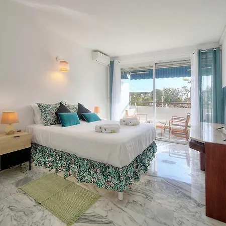Immogroom - 100 M2 - Spacious - Terace - Parking - Air Conditioning * Κάννες