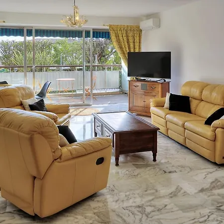 Immogroom - 100 M2 - Spacious - Terace - Parking - Air Conditioning Apartment