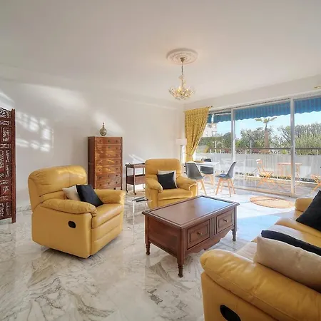 Apartment Immogroom - 100 M2 - Spacious - Terace - Parking - Air Conditioning