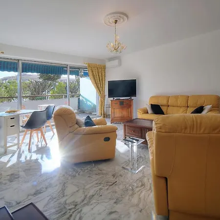 Immogroom - 100 M2 - Spacious - Terace - Parking - Air Conditioning *