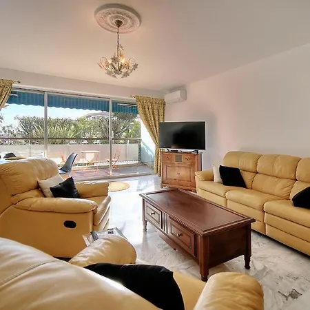 Immogroom - 100 M2 - Spacious - Terace - Parking - Air Conditioning * Κάννες