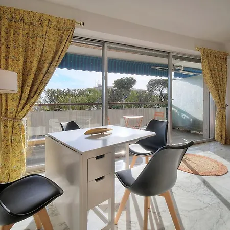 Immogroom - 100 M2 - Spacious - Terace - Parking - Air Conditioning Apartment *