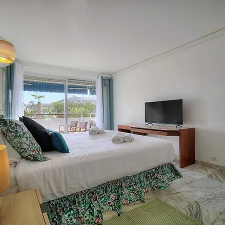 Immogroom - 100 M2 - Spacious - Terace - Parking - Air Conditioning *