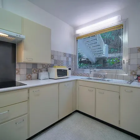 Immogroom - 100 M2 - Spacious - Terace - Parking - Air Conditioning Apartment